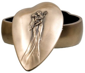 Hjerteformet smykkeskrin med bryllupspar